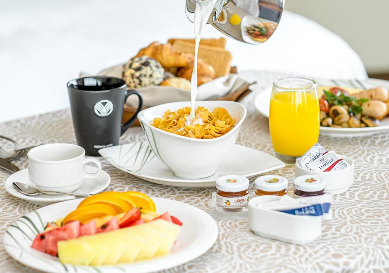 City Centre Rotana Doha Exterior photo A continental breakfast