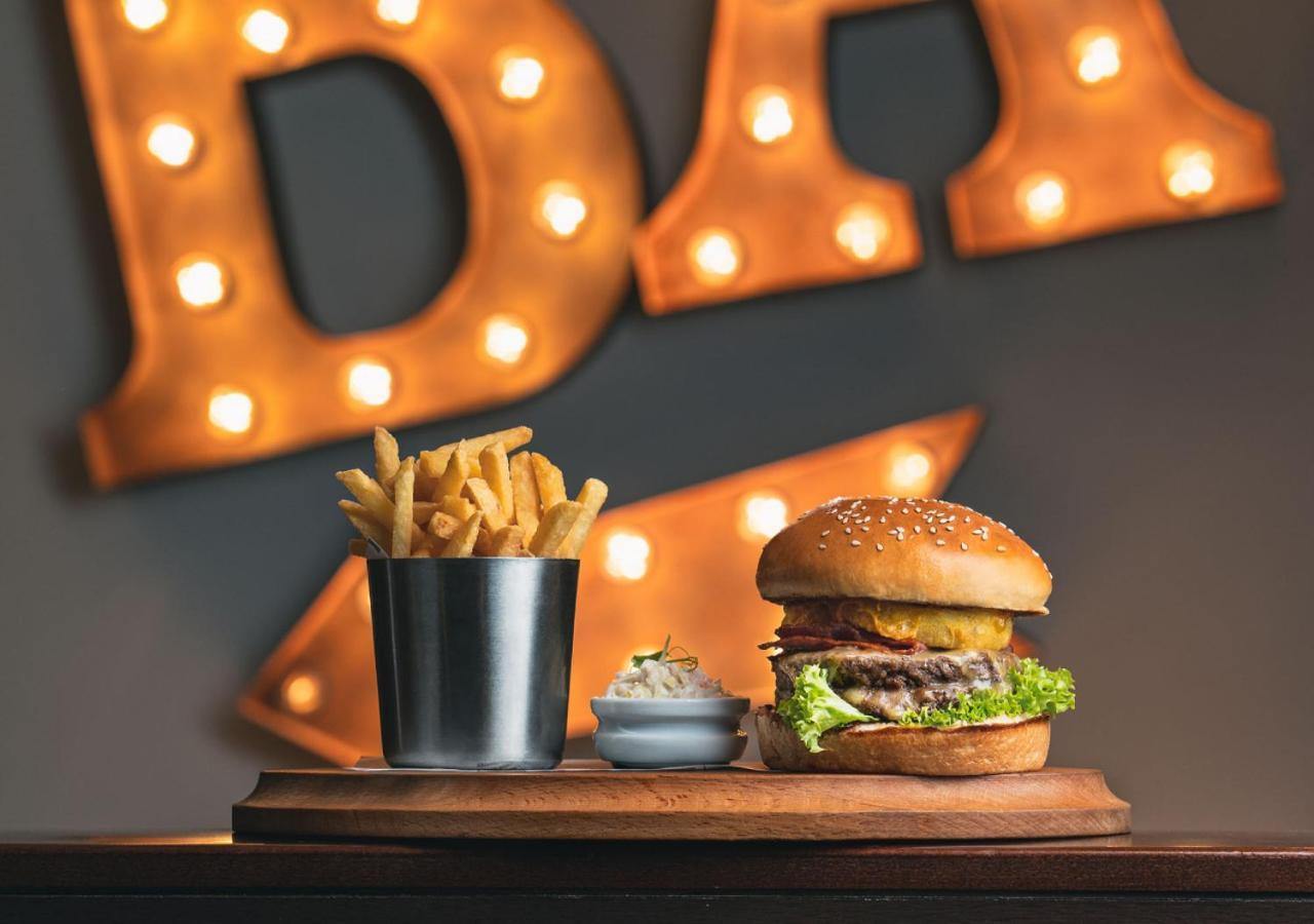 City Centre Rotana Doha Exterior photo Burger and fries