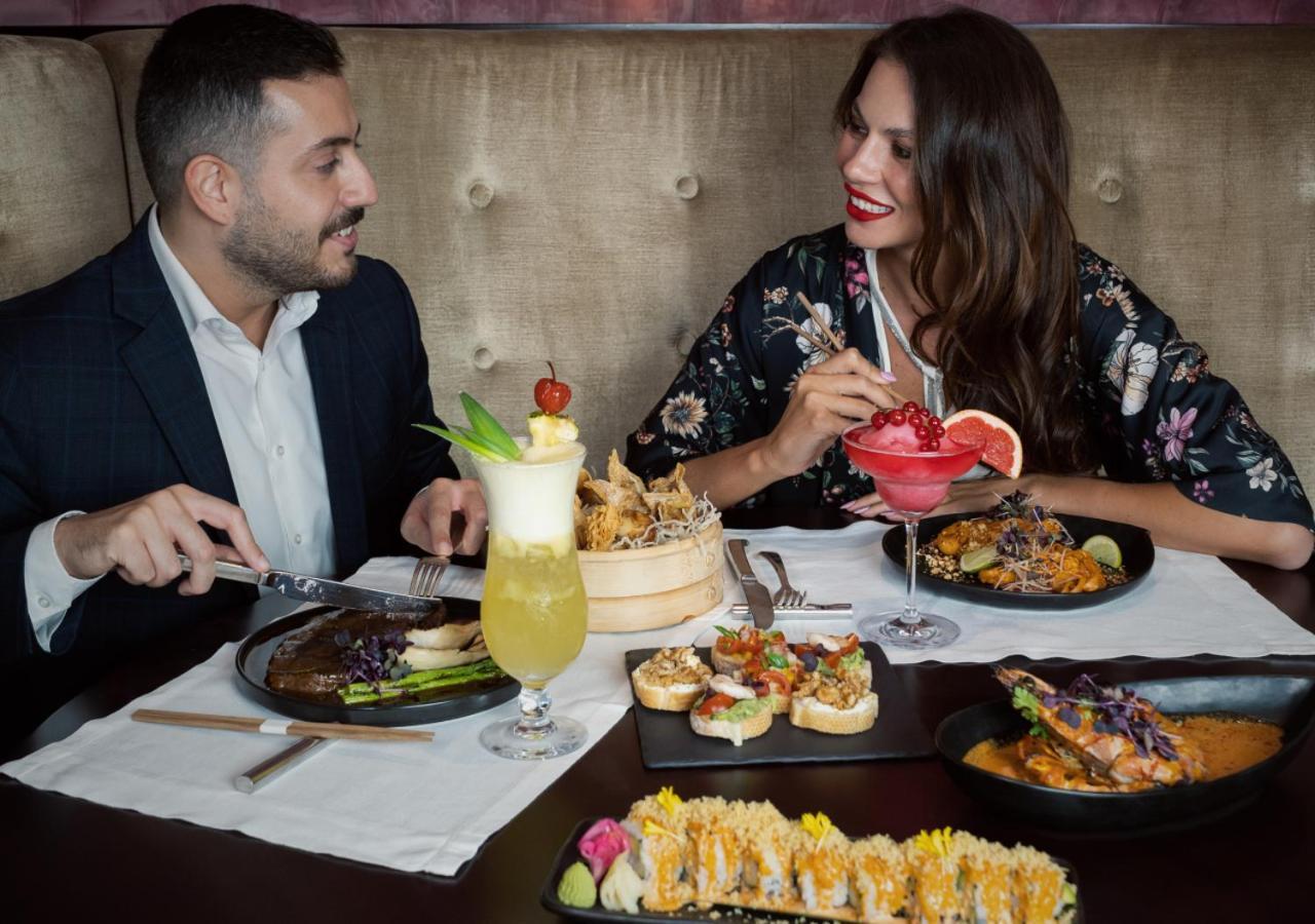 City Centre Rotana Doha Exterior photo A couple dining at a restaurant