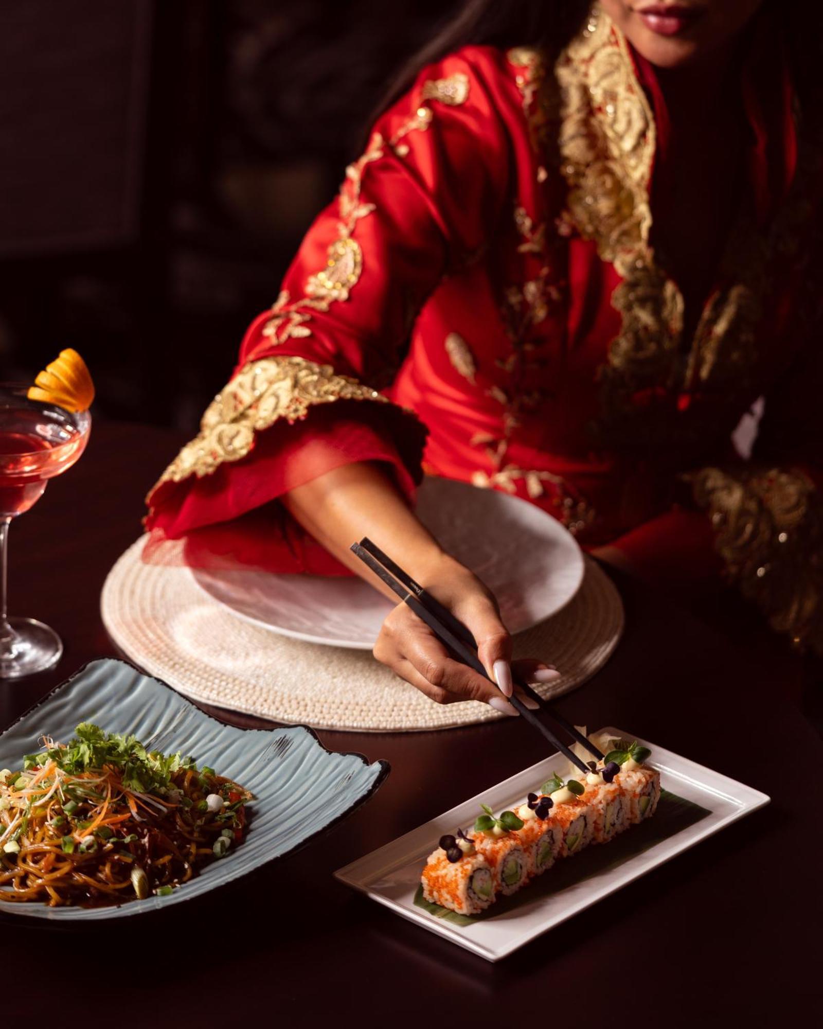 City Centre Rotana Doha Exterior photo A woman using chopsticks